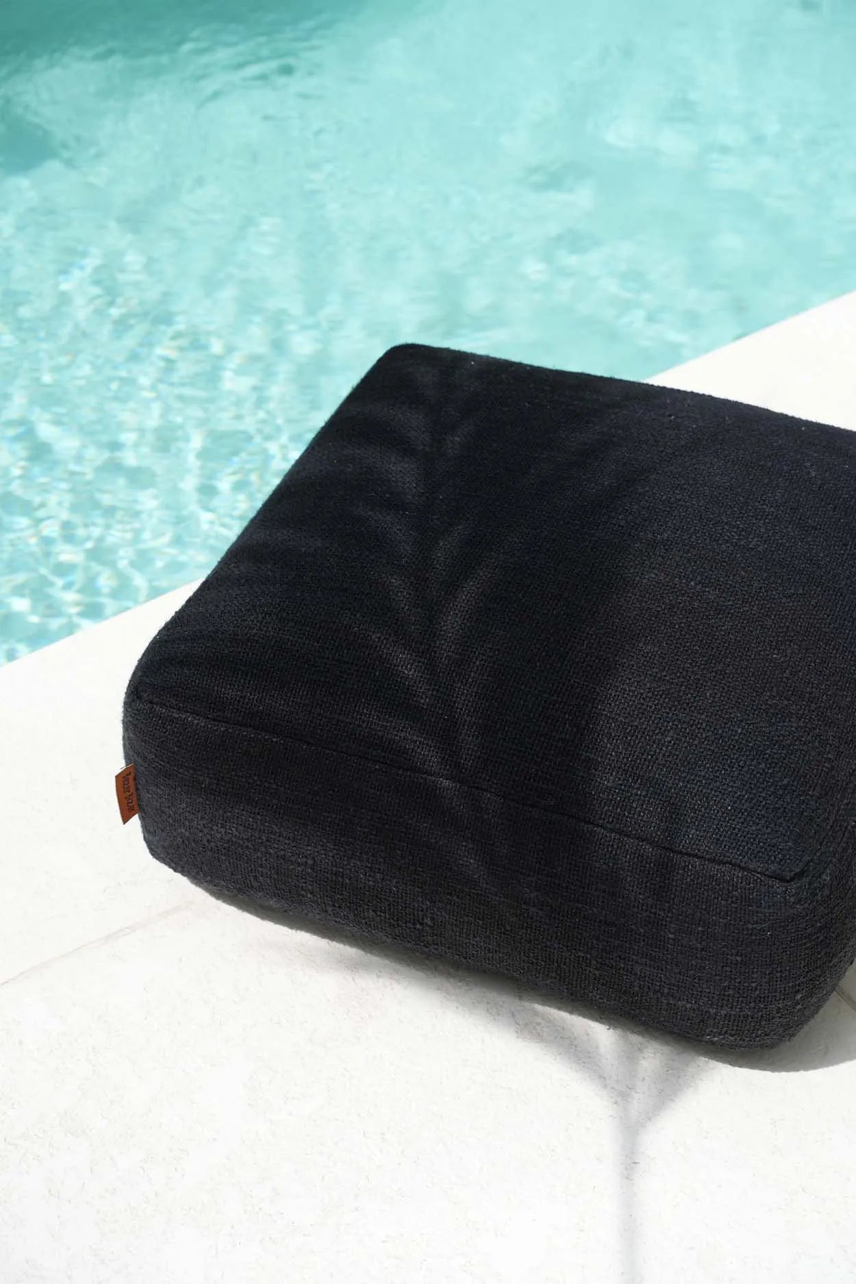 Bazar Bizar The Comfy Pouf – Schwarz – Weiche Baumwolle