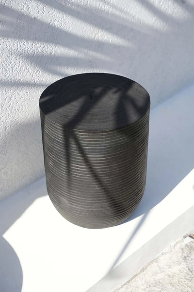 Bazar Bizar The Buntuk Hocker – Schwarz – Suarholz