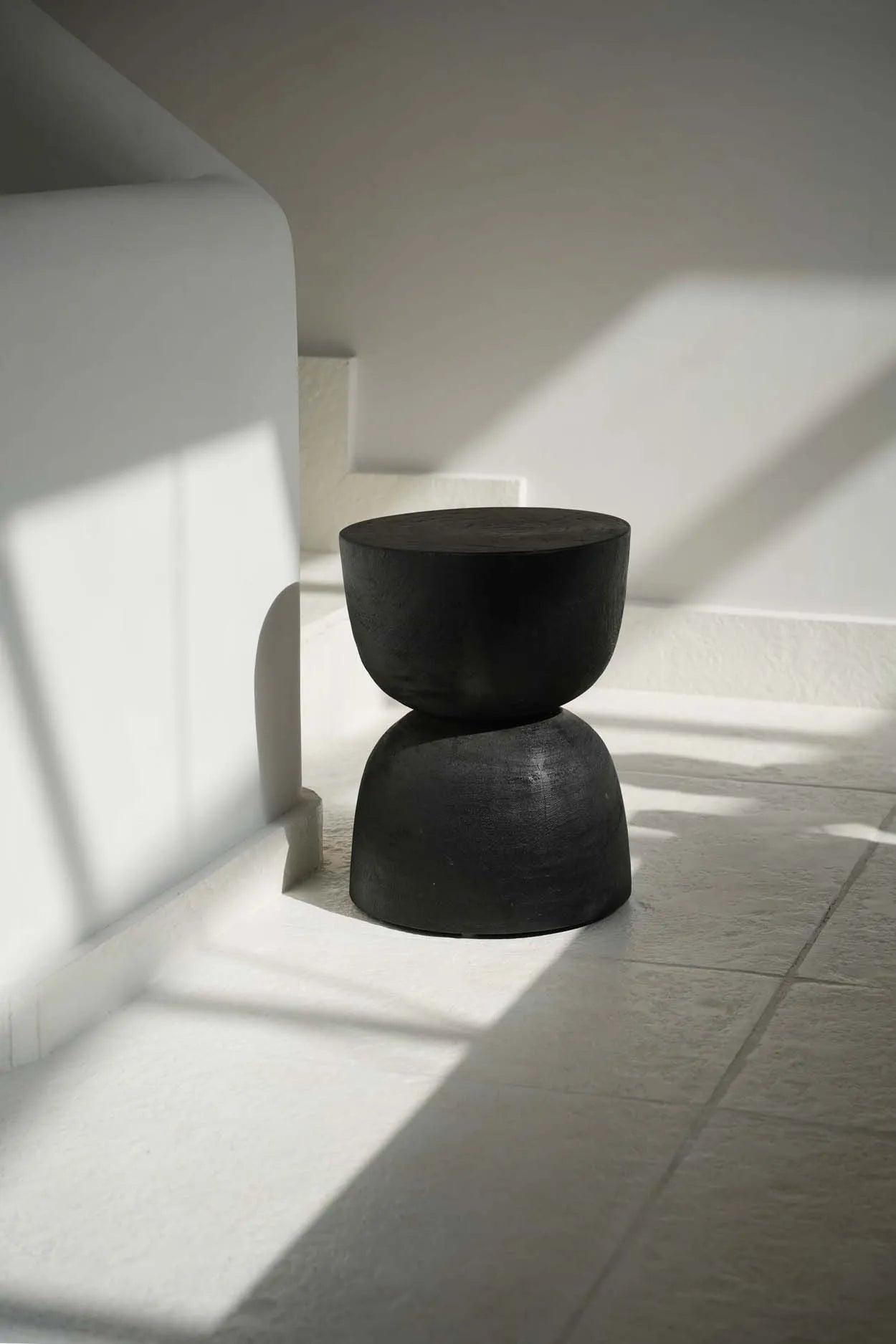 Bazar Bizar The Montreal Hocker – Schwarz – Suarholz