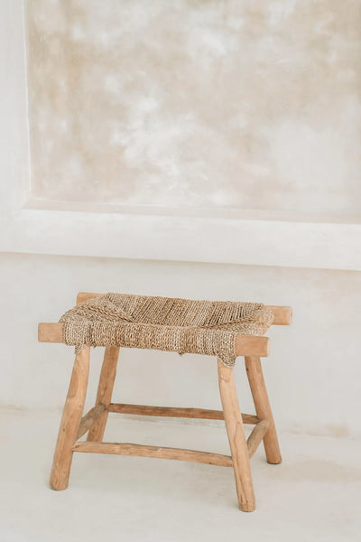 Bazar Bizar The Porto Seagrass Hocker – Natur – Seegras & Teakholz