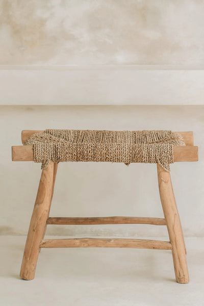 Bazar Bizar The Porto Seagrass Hocker – Natur – Seegras & Teakholz