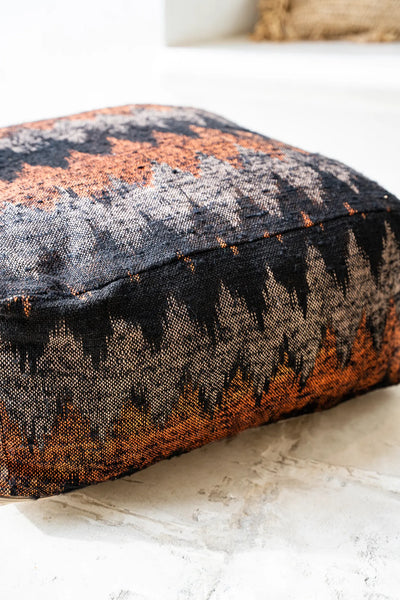 Bazar Bizar Oh My Gee Pouf – Schwarz Orange – Baumwolle